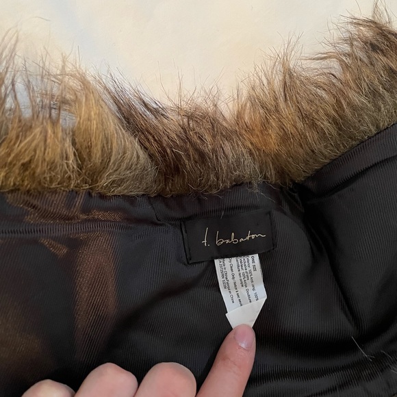 Aritzia faux fur scarf - Picture 2 of 4